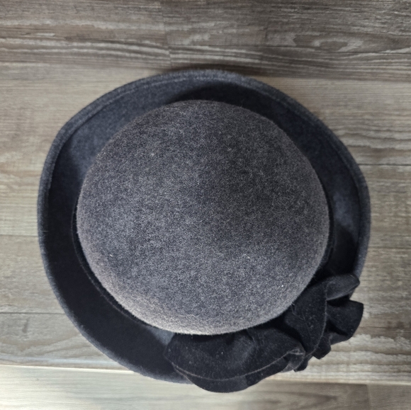 Groupo Italiano grey wool hat with with black trim. Made in Italy - Picture 3 of 6